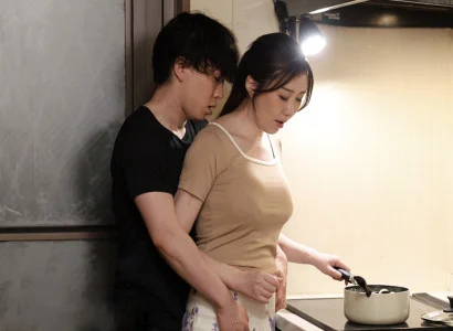Vợ kế của cha sung sướng bên con chồng