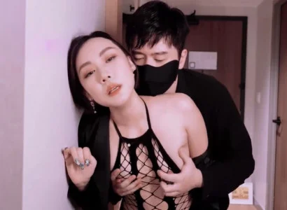 Cô vợ bán thân cho sếp để trả nợ cho chồng