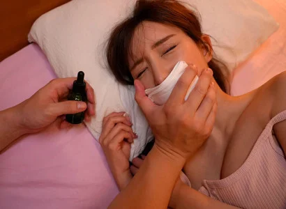 Người đàn ông chuốc thuốc mê để cô em họ xinh đẹp say rồi quan hệ